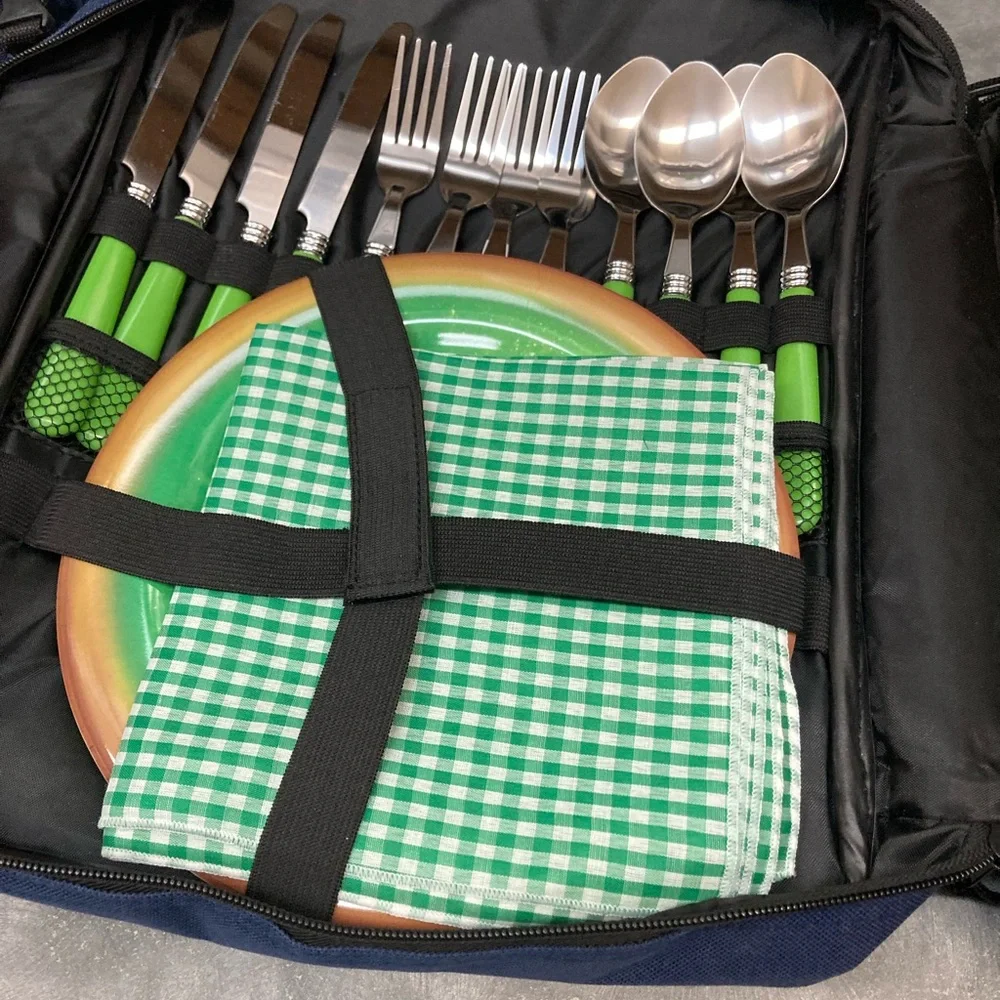 Picnic back pack serves 4